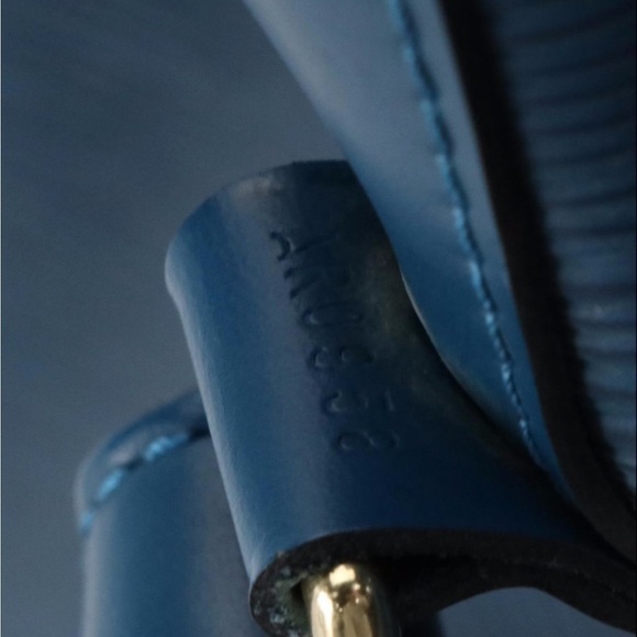 Louis Vuitton Petit Noe Bucket Bag Blue Epi Leather Luxury Drawstring Shoulder - Picture 7 of 9